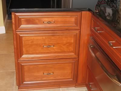 24'', 3-Drawer Drawer Base, Baking Supplies (Baking Center), D1 - Pot Holders/Hot Pads, D2 - Cookie Cutters/Rolling Pin/Sifter, D3 - Candles/Bread Bowl/Ice Cube Trays/Popsicle Makers/Misc.